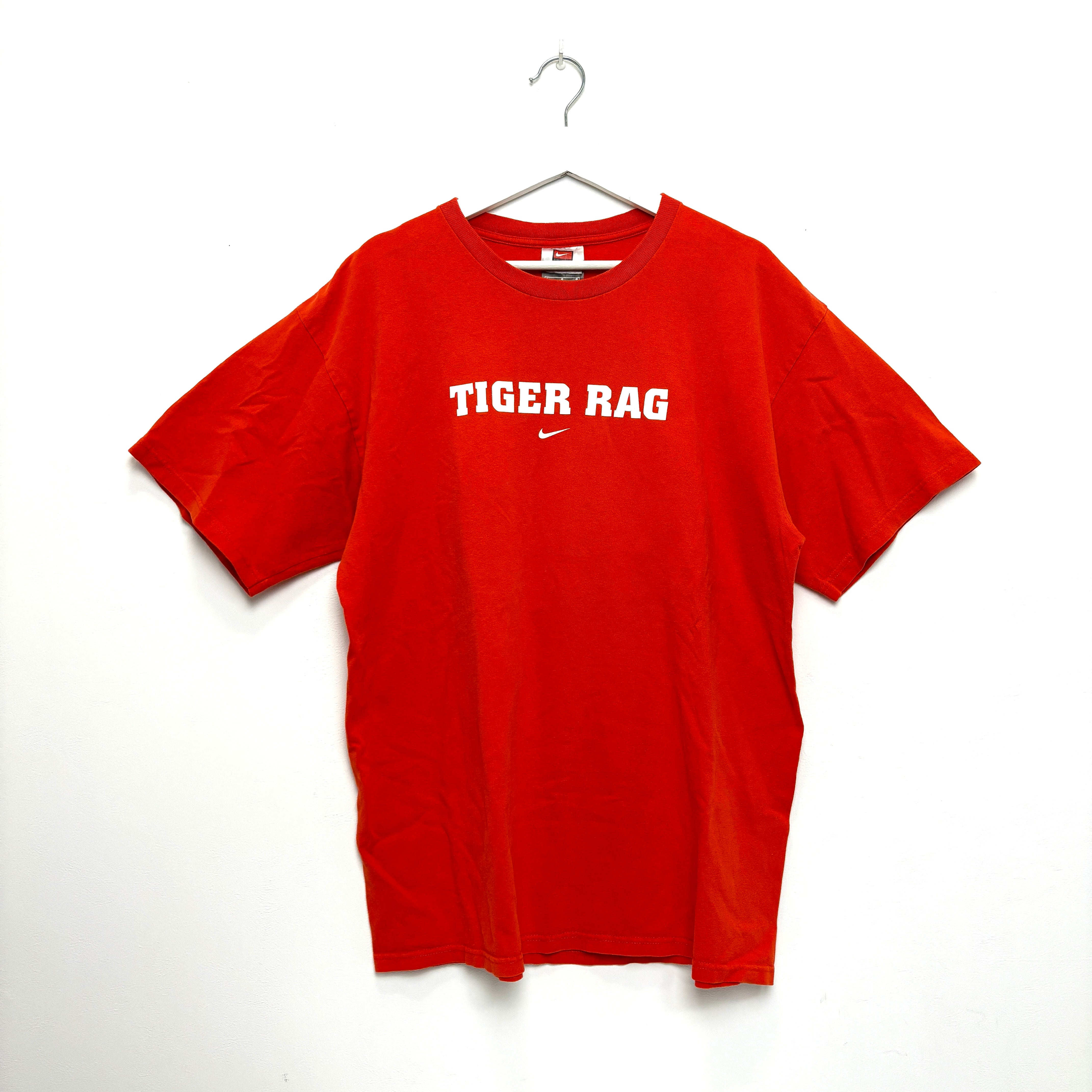 90s NIKE Tiger Rag Logo Design T-Shirt red Tee