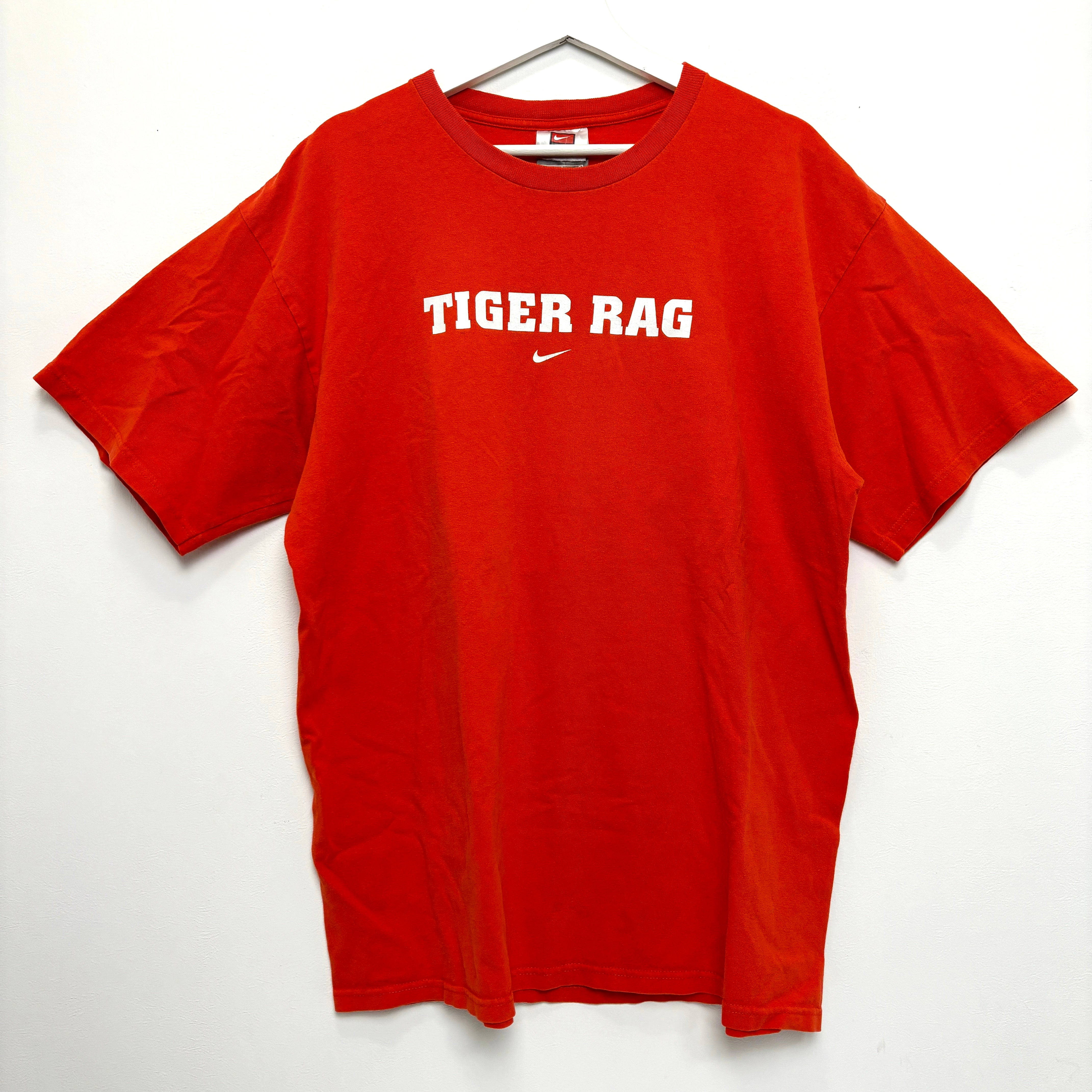 90s NIKE Tiger Rag Logo Design T-Shirt red Tee